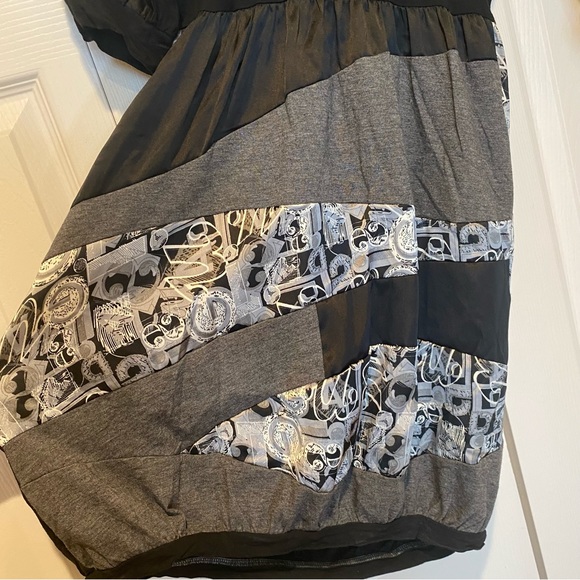 DESIGUAL Silver Satin Cotton Abstract Dress with Sleeves. SizeXL. - Picture 10 of 16